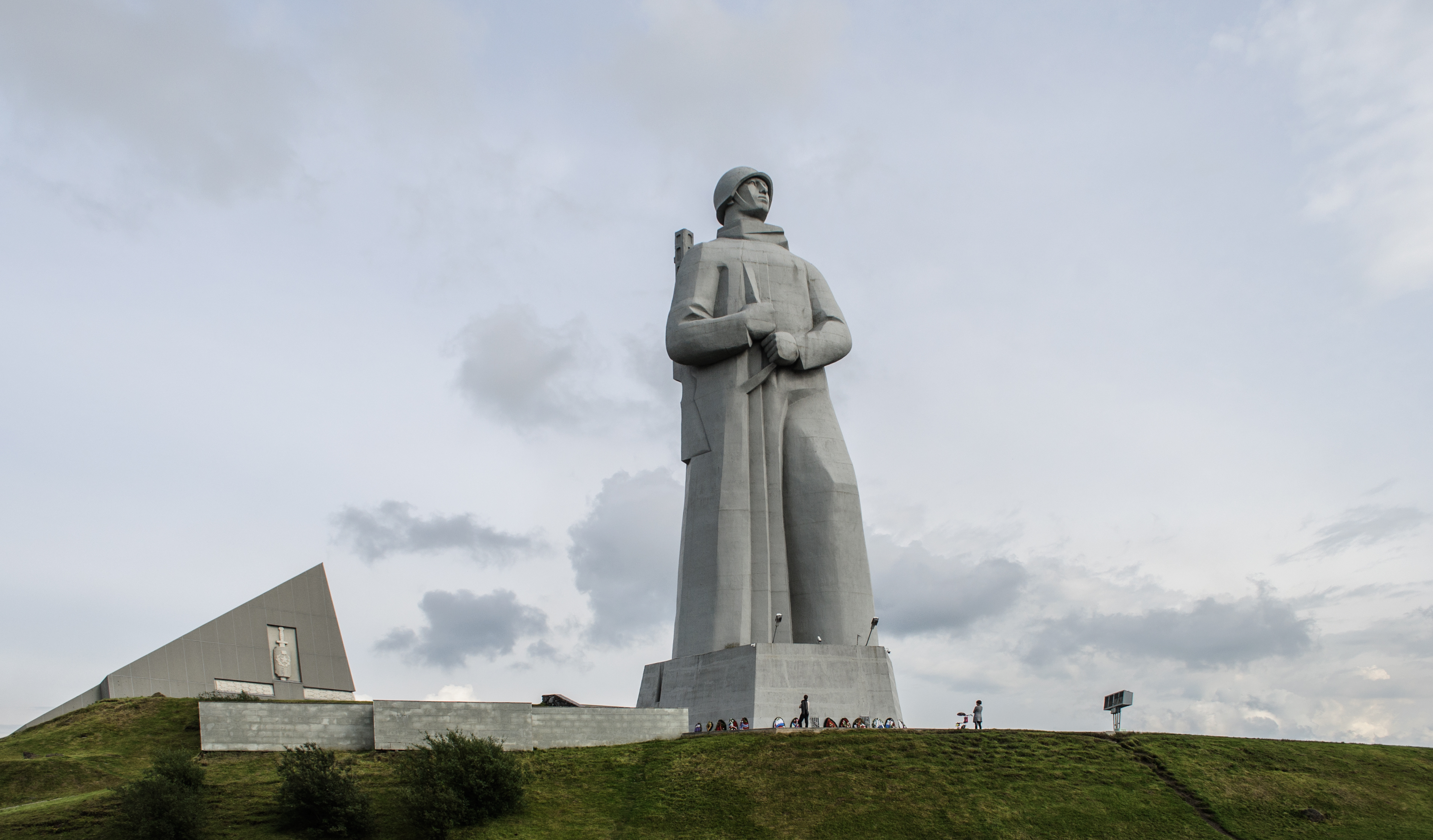 Фасад гостиницы Арктик-Сервис